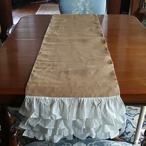 Beautiful jute table runner